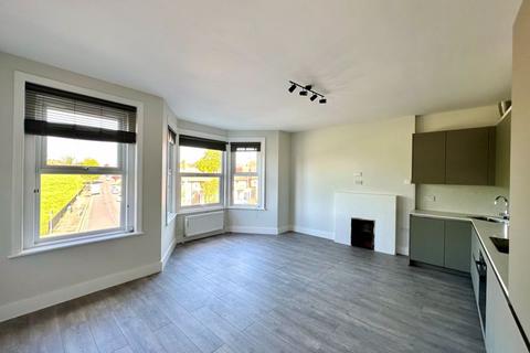 4 bedroom apartment to rent, Regents Park Road, Finchley, N3