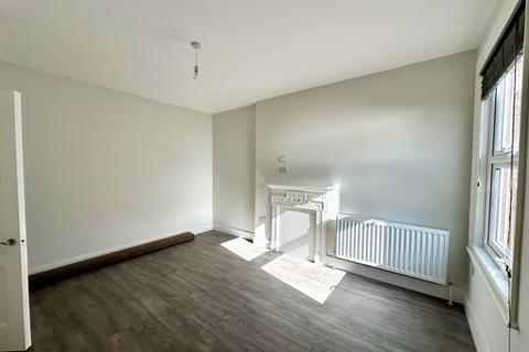 4 bedroom apartment to rent, Regents Park Road, Finchley, N3