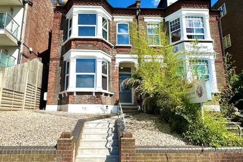 3 bedroom apartment to rent, Regents Park Road, Finchley, N3