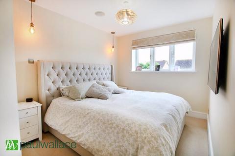 33 Cassandra Gate, Cheshunt, Waltham Cross, EN8 0XE