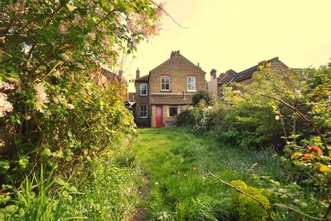 50 Kings Avenue, New Malden, KT3 4DT