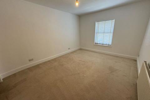 2 bedroom apartment to rent, The Square, Liphook