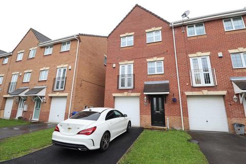 3 bedroom end of terrace house for sale, Hills Close, Mexborough S64