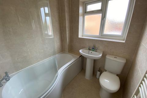 3 bedroom semi-detached house to rent, Wadsworth Road, Bramley, S66 1UB