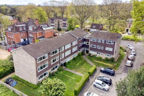 St. Georges Avenue, Weybridge