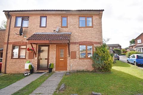 2 bedroom semi-detached house to rent, Galloway Close, Basingstoke RG22