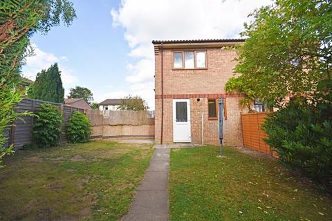 2 bedroom semi-detached house to rent, Galloway Close, Basingstoke RG22