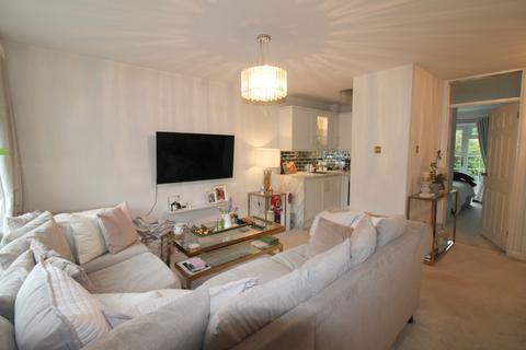 1 bedroom ground floor maisonette to rent, Poplar Close, Camberley GU16