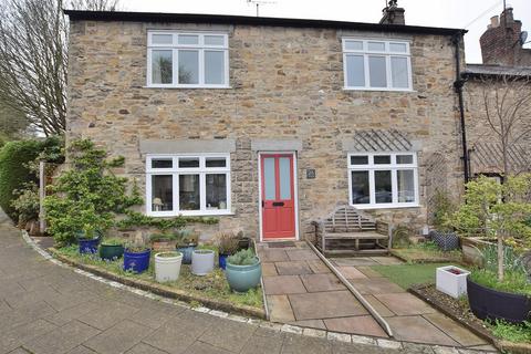 2 bedroom end of terrace house for sale, The Green, Richmond