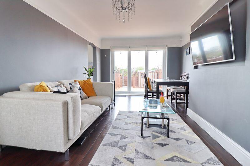 Lounge/Dining Room