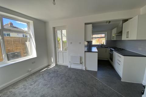 2 bedroom semi-detached house to rent, Crosswell Close, Southampton SO19