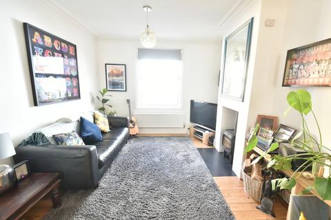 2 bedroom terraced house to rent, Picton Street, Brighton