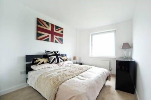 2 bedroom flat to rent, Peffer Bank, Edinburgh,