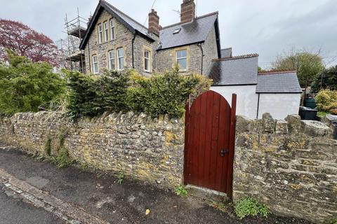 4 bedroom semi-detached house to rent, Charlton Road, Shepton Mallet,