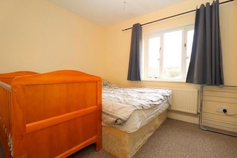 2 bedroom terraced house to rent, Lorimer Close, Bushmead, Luton, LU2 7RL