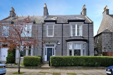5 bedroom semi-detached house to rent, Burns Road, Aberdeen, AB15