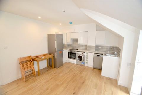 3 bedroom apartment to rent, Beulah Hill, London, SE19