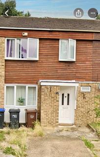 3 bedroom terraced house to rent, North Paddock Court, Northampton NN3