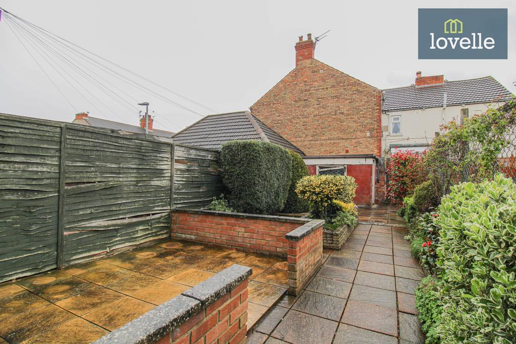 Heneage Road, Grimsby DN32 3 bed terraced house for sale £85,000