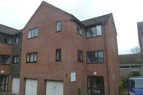 2 bedroom flat to rent, Flat 12 Sandford Court Church Stretton SY6 6BH. New pictures to be added as soon as possible.