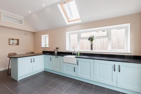 Hillside Chestnut Walk, Henley-in-arden, B95 5JN