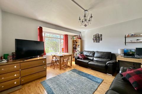 2 bedroom flat for sale, Taunton Road, Romford