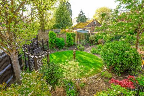 2 bedroom retirement property for sale, Oatlands Drive, Weybridge, KT13