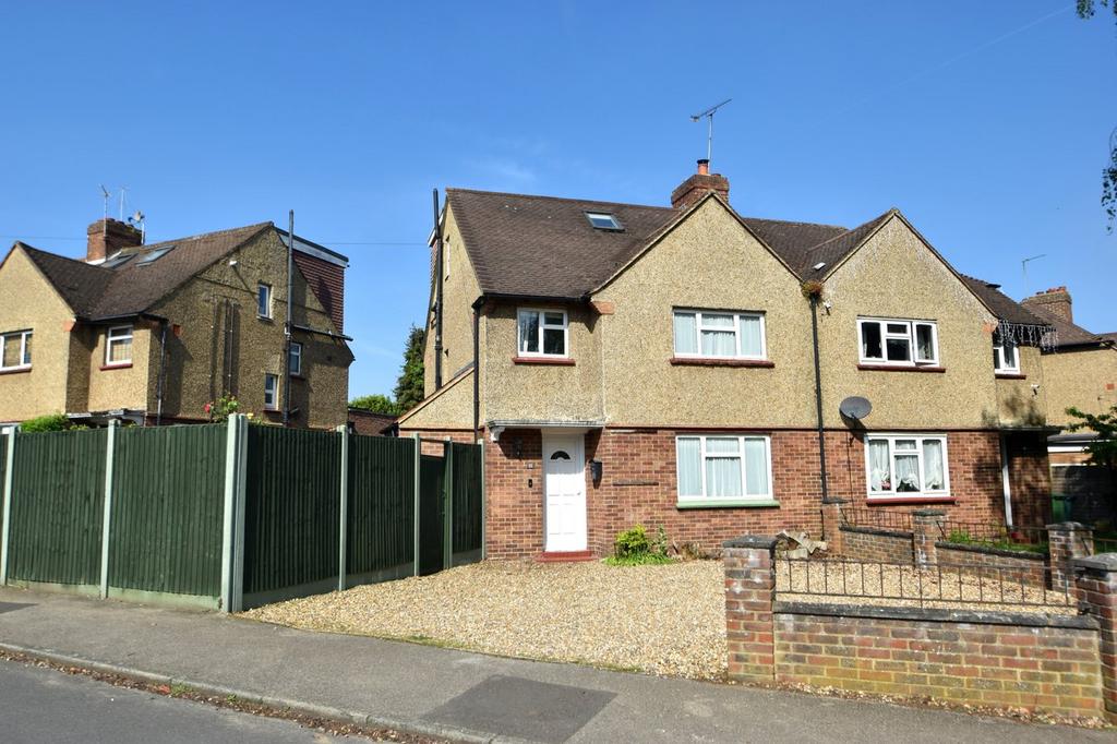 Greenlands Road, Weybridge, KT13 4 bed semidetached house £725,000