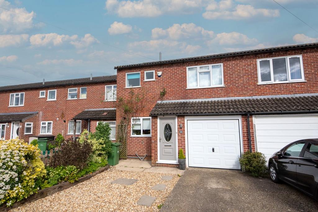 Derwent Road, Thatcham, RG19 3 bed terraced house for sale £350,000