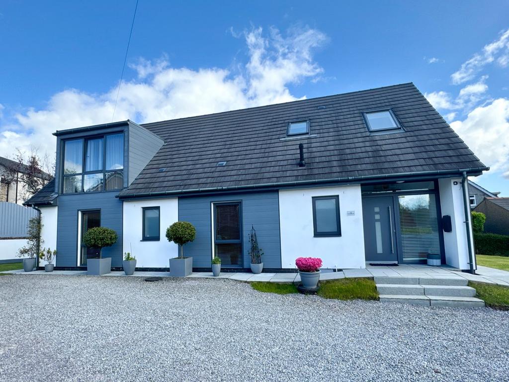 Vinegar Hill, Caldicot NP26 3 bed detached house for sale £675,000