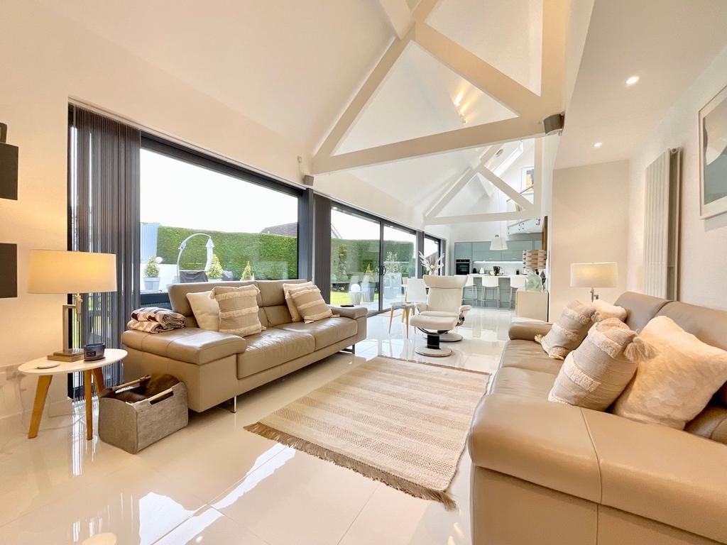 Vinegar Hill, Caldicot NP26 3 bed detached house for sale £675,000