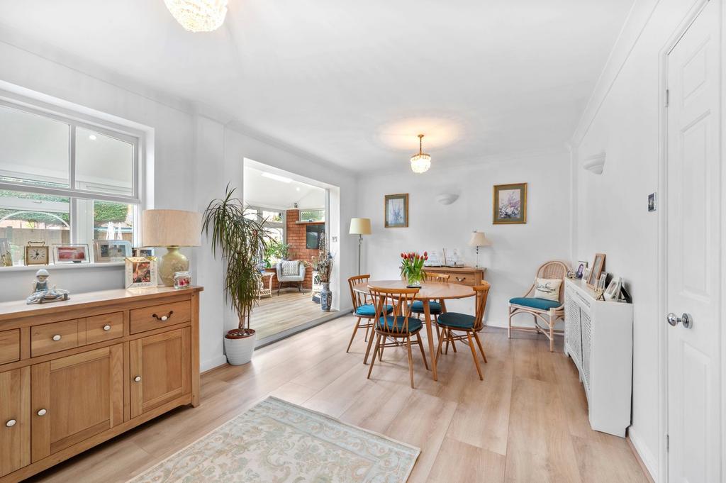 Thorneycroft Close, WALTONONTHAMES... 4 bed detached house for sale