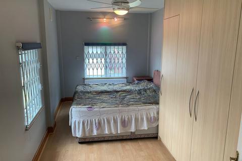 1 bedroom flat to rent, Axholme Avenue, Edgware, HA8