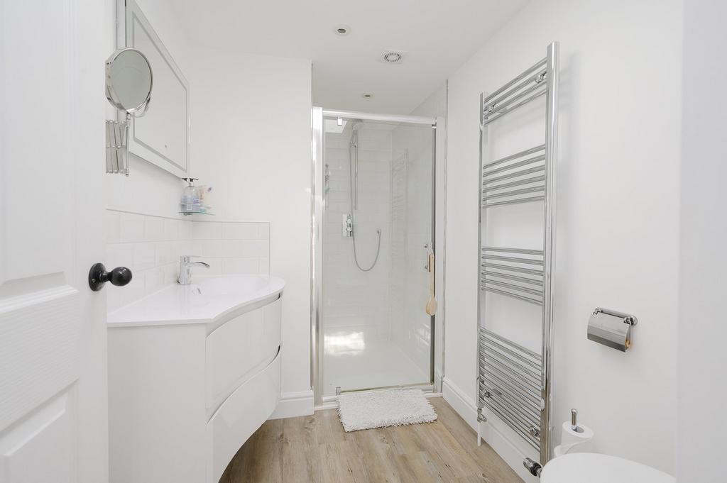 Family Bathroom 2