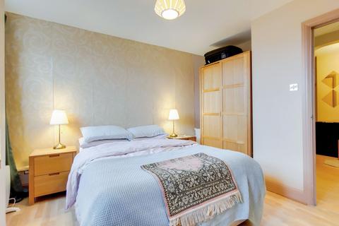 2 bedroom flat to rent, Flat , Rivers House, Aitman Drive, Kew Bridge Road, Brentford