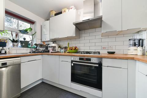 2 bedroom house to rent, Lydden Grove, SW18