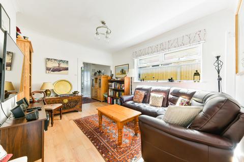 2 bedroom flat to rent, Replingham Road, SW18