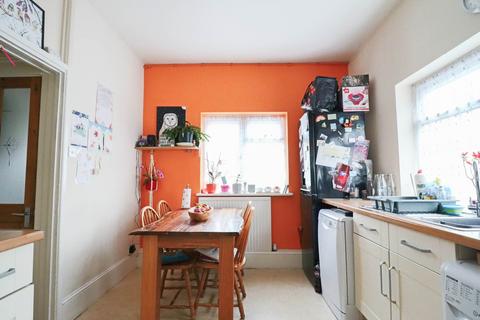 2 bedroom flat for sale, Moorland Road - Superb Ground Floor Flat