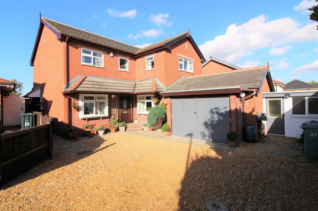 Elizabeth Close, Staining FY3 4 bed detached house for sale £390,000