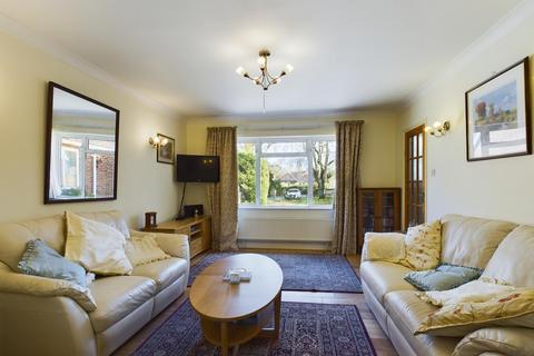 8 Barn Lane, Oakley, Basingstoke, RG23 7HT