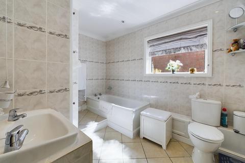 8 Barn Lane, Oakley, Basingstoke, RG23 7HT