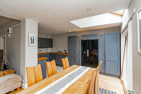 86 Lasswade Road, Edinburgh, EH16 6SF