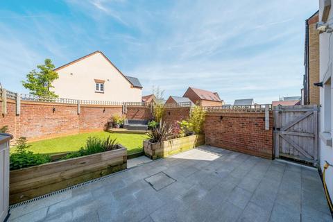 5 bedroom link detached house for sale, Kingsmere,  Bicester,  Oxfordshire,  OX26