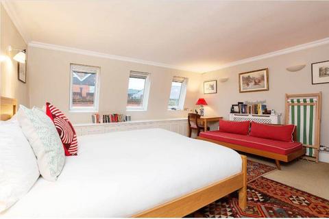 10 Rainville Road, London, W6 9HA