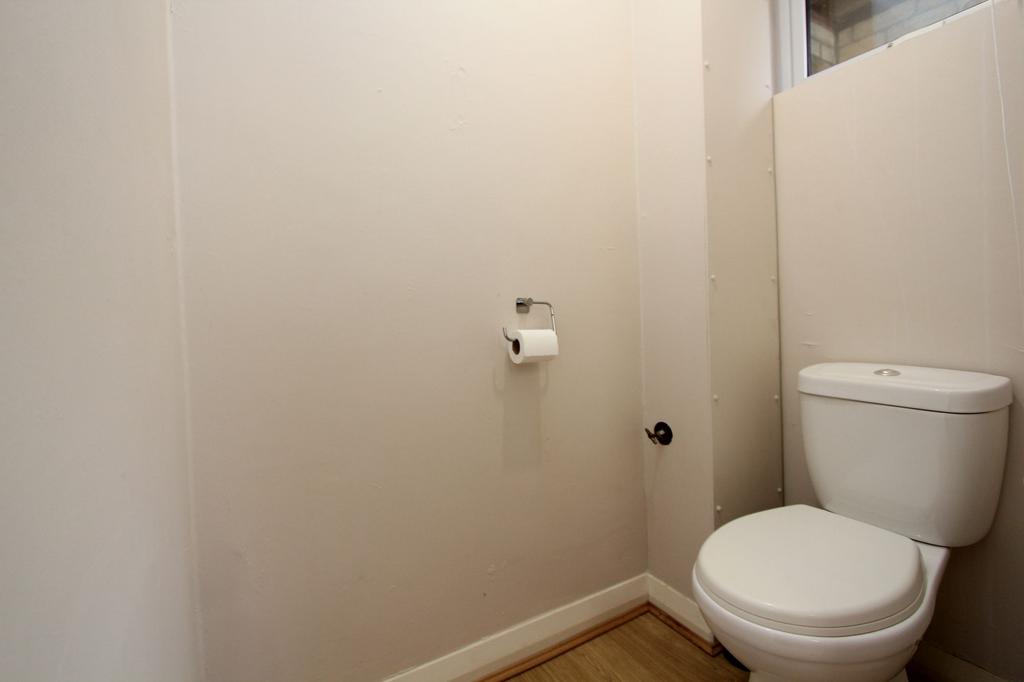 Cloakroom/ WC