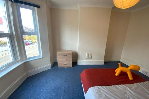 1 bedroom property to rent, Totteridge Road, High Wycombe, HP13