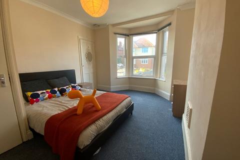 1 bedroom property to rent, Totteridge Road, High Wycombe, HP13