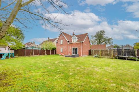 5 bedroom detached house for sale, Beccles Road, Burgh St. Peter