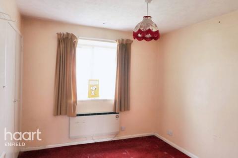 2 bedroom terraced house for sale, Mahon Close, Enfield