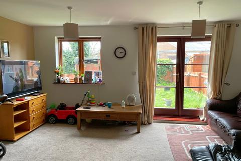 4 bedroom flat to rent, The Approach, St. James, Northampton, NN5